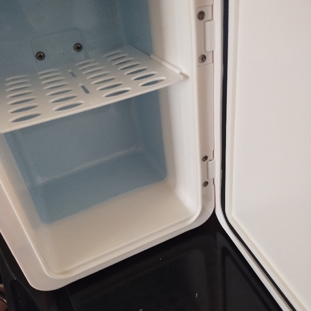 Budweiser Red Mini Fridge - Picture 4 of 7